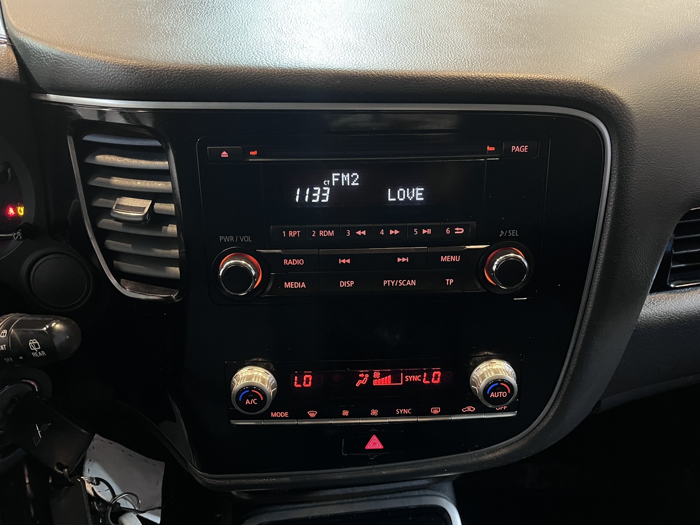 MITSUBISHI OUTLANDER