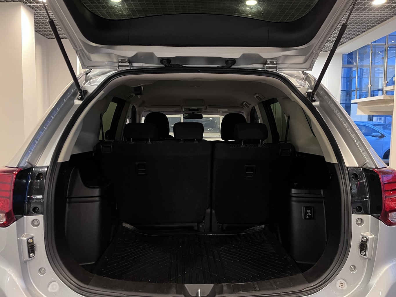 MITSUBISHI OUTLANDER