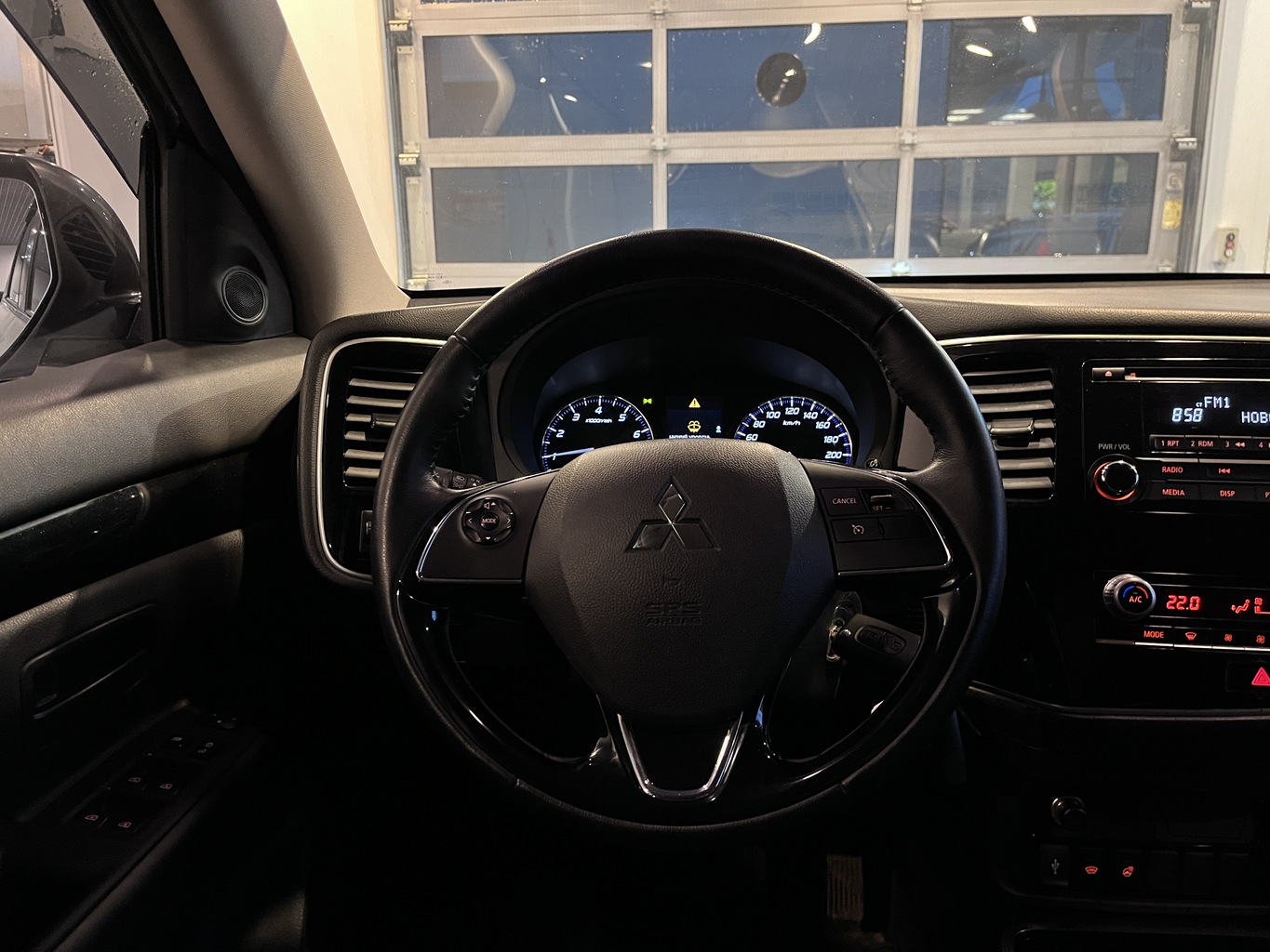 MITSUBISHI OUTLANDER