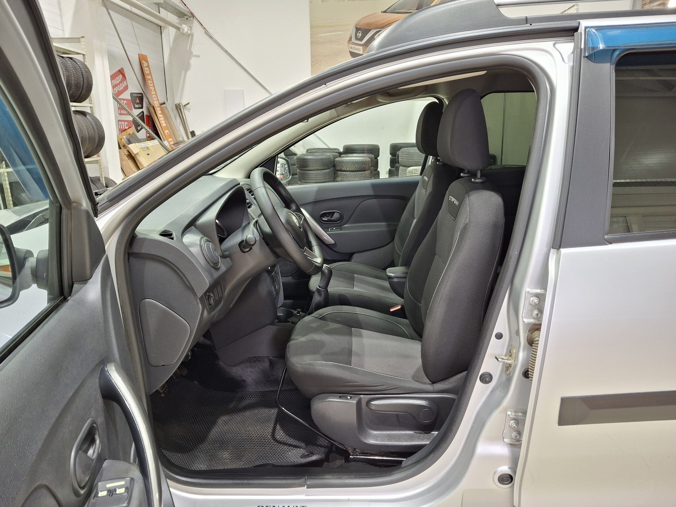 RENAULT SANDERO