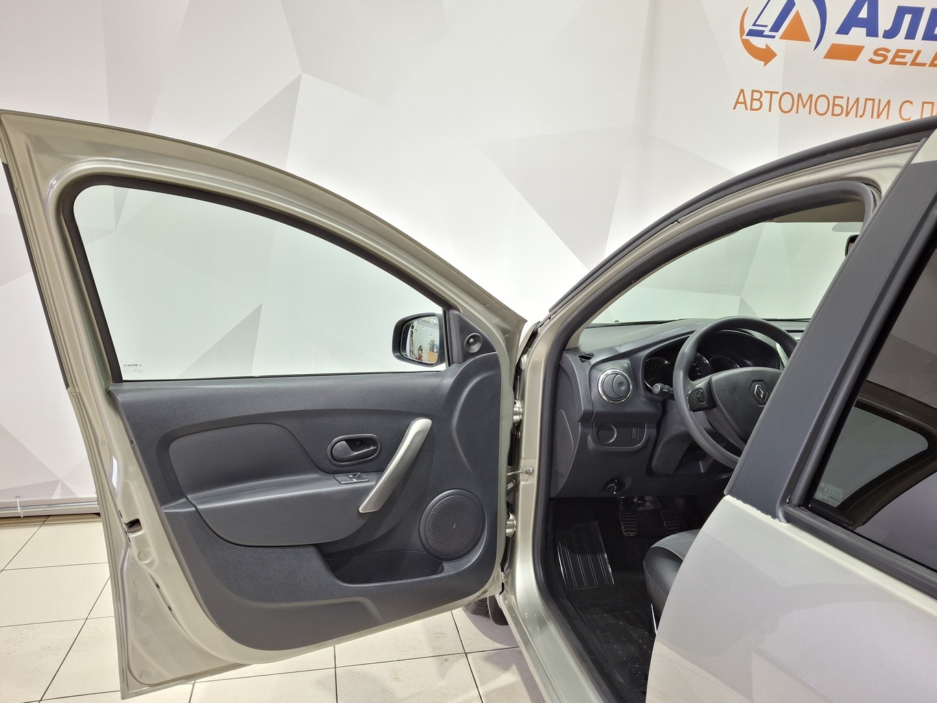 RENAULT SANDERO
