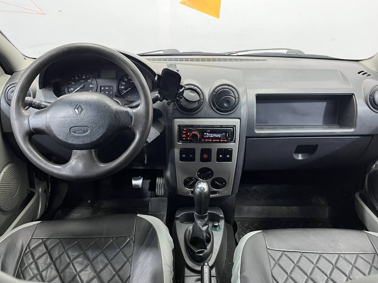 RENAULT LOGAN