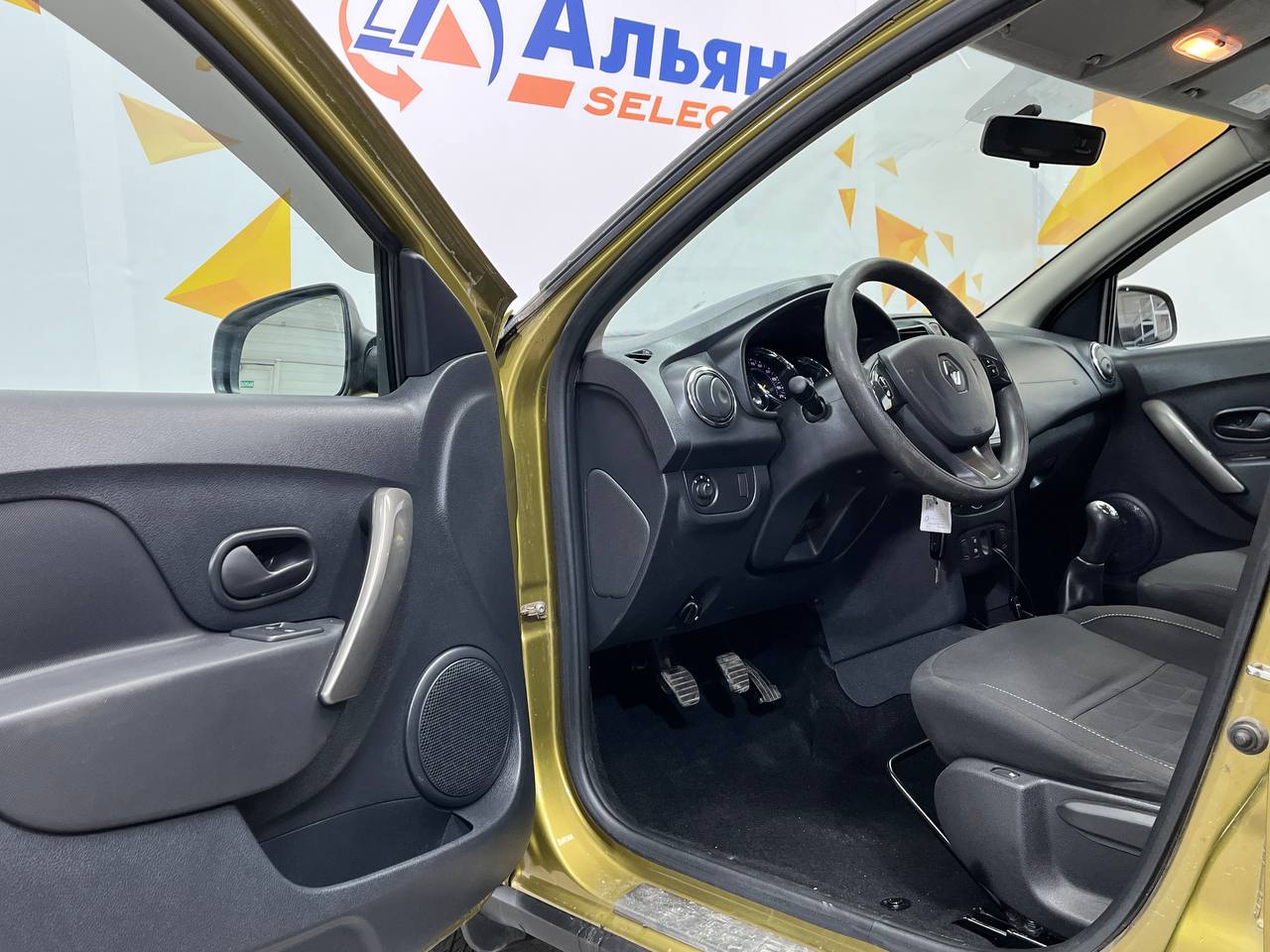 RENAULT SANDERO