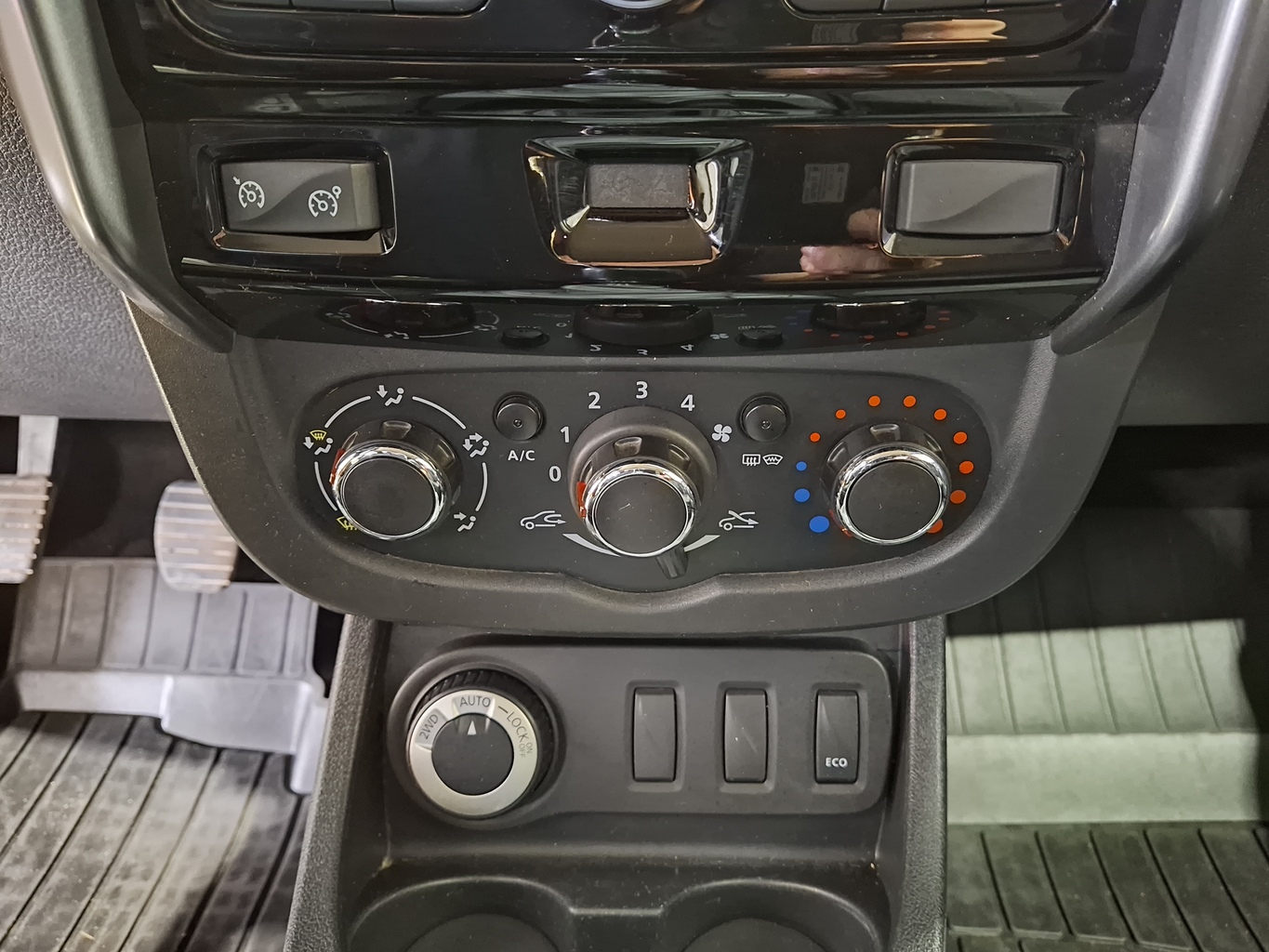 RENAULT DUSTER