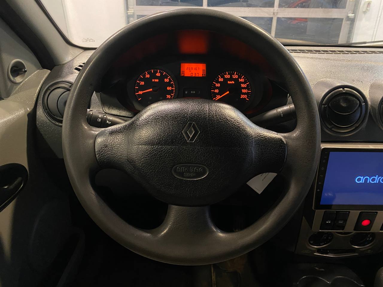 RENAULT LOGAN