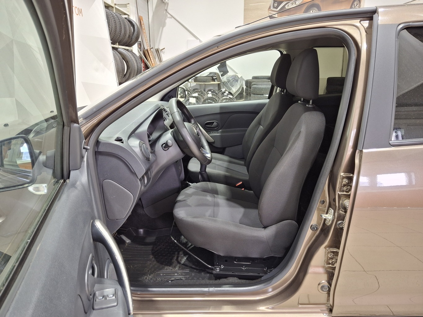 RENAULT SANDERO