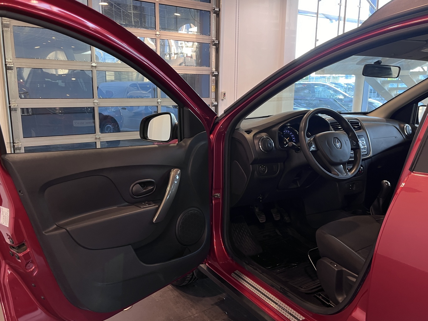 RENAULT SANDERO