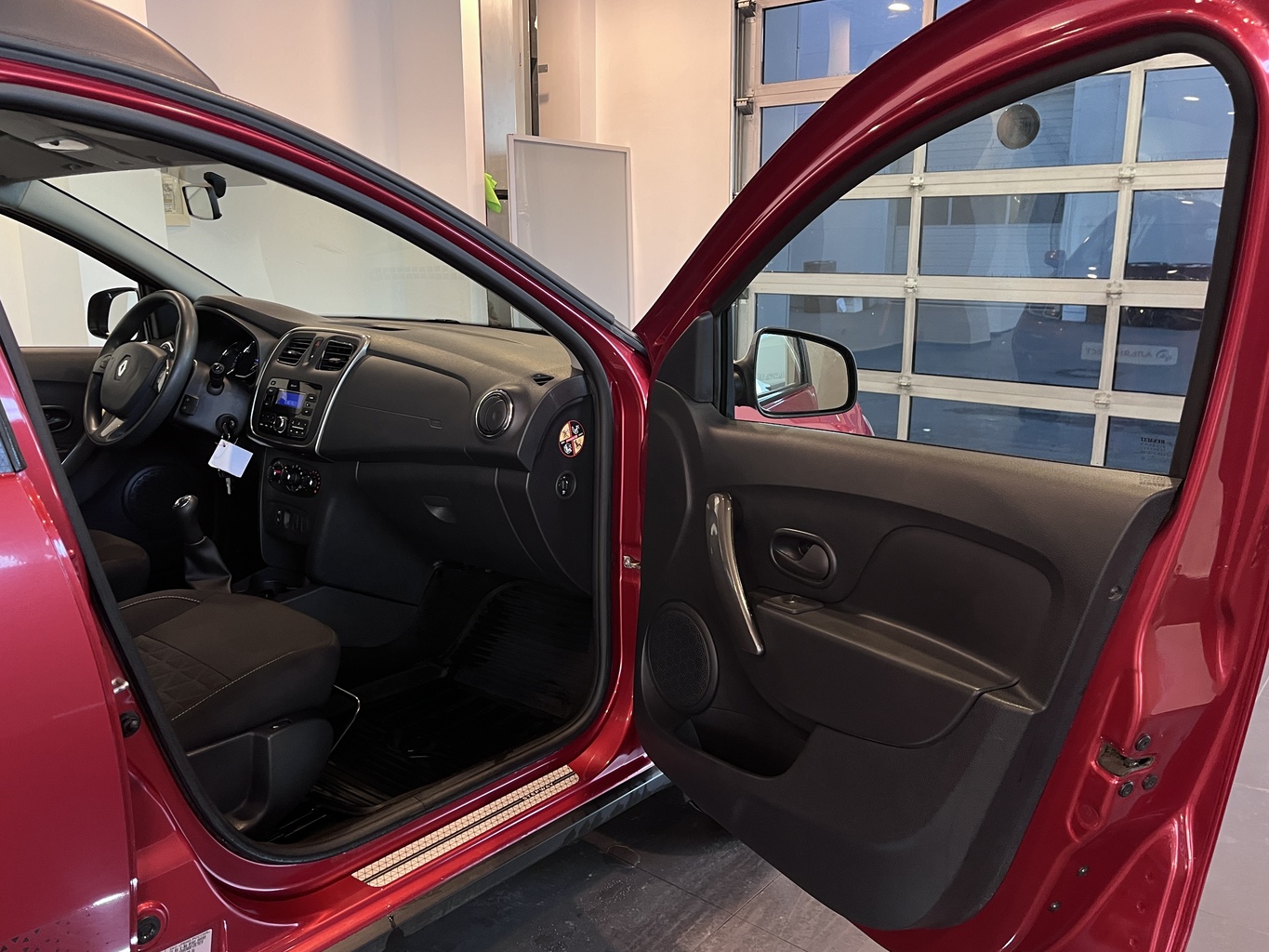 RENAULT SANDERO