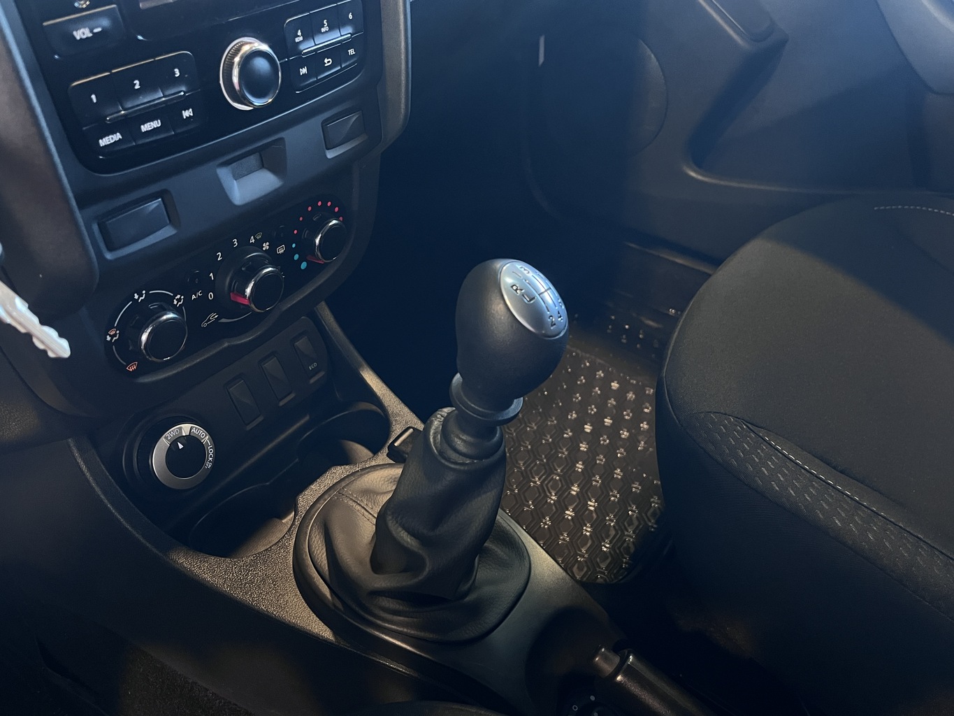 RENAULT DUSTER