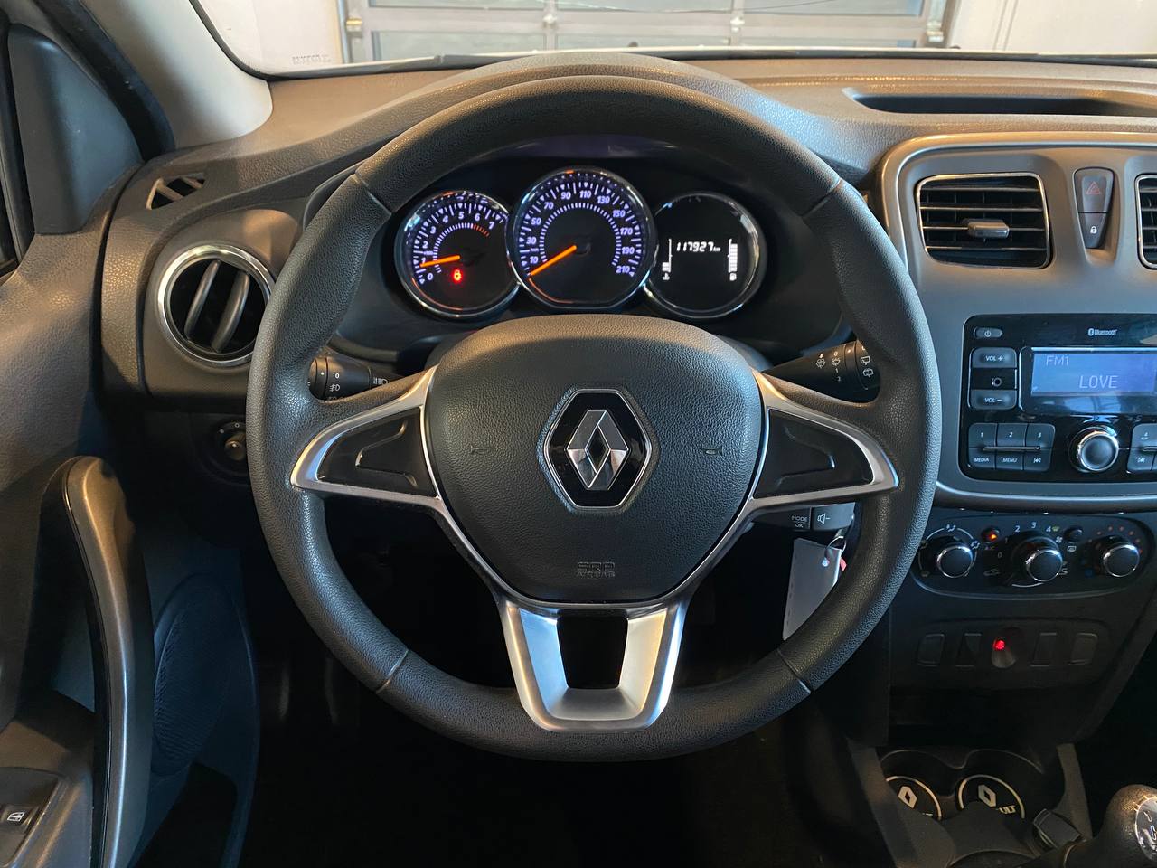 RENAULT SANDERO