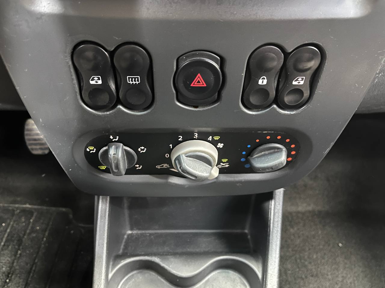 RENAULT LOGAN