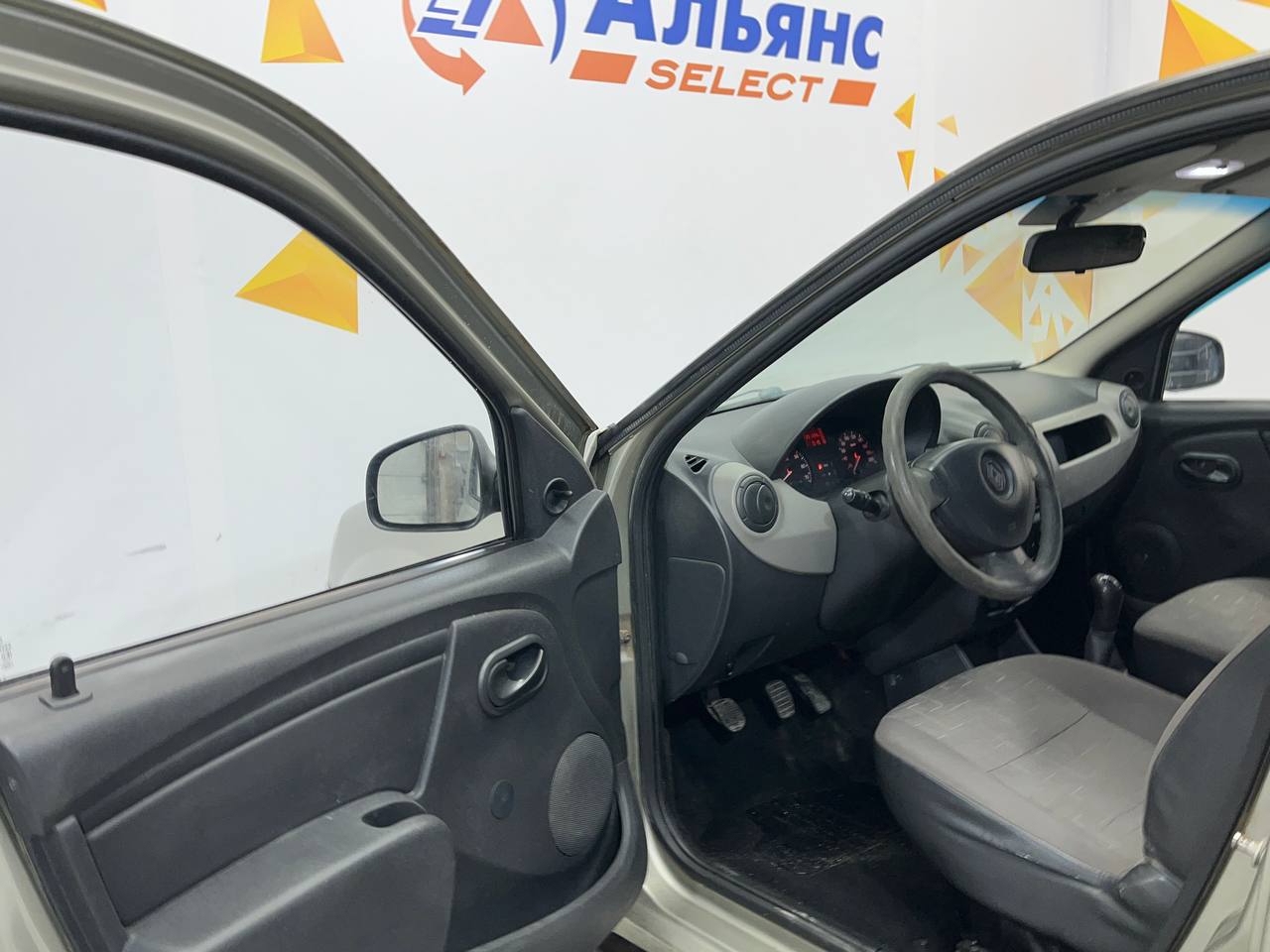 RENAULT LOGAN