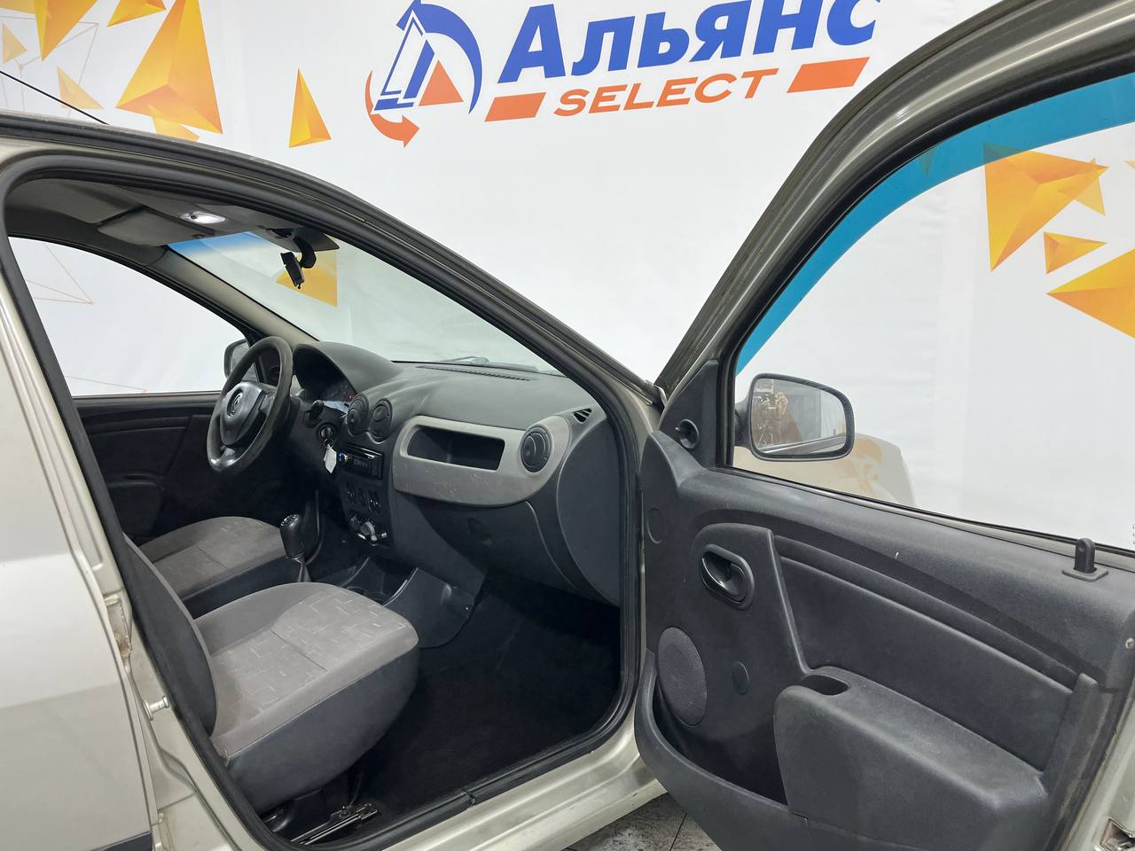 RENAULT LOGAN