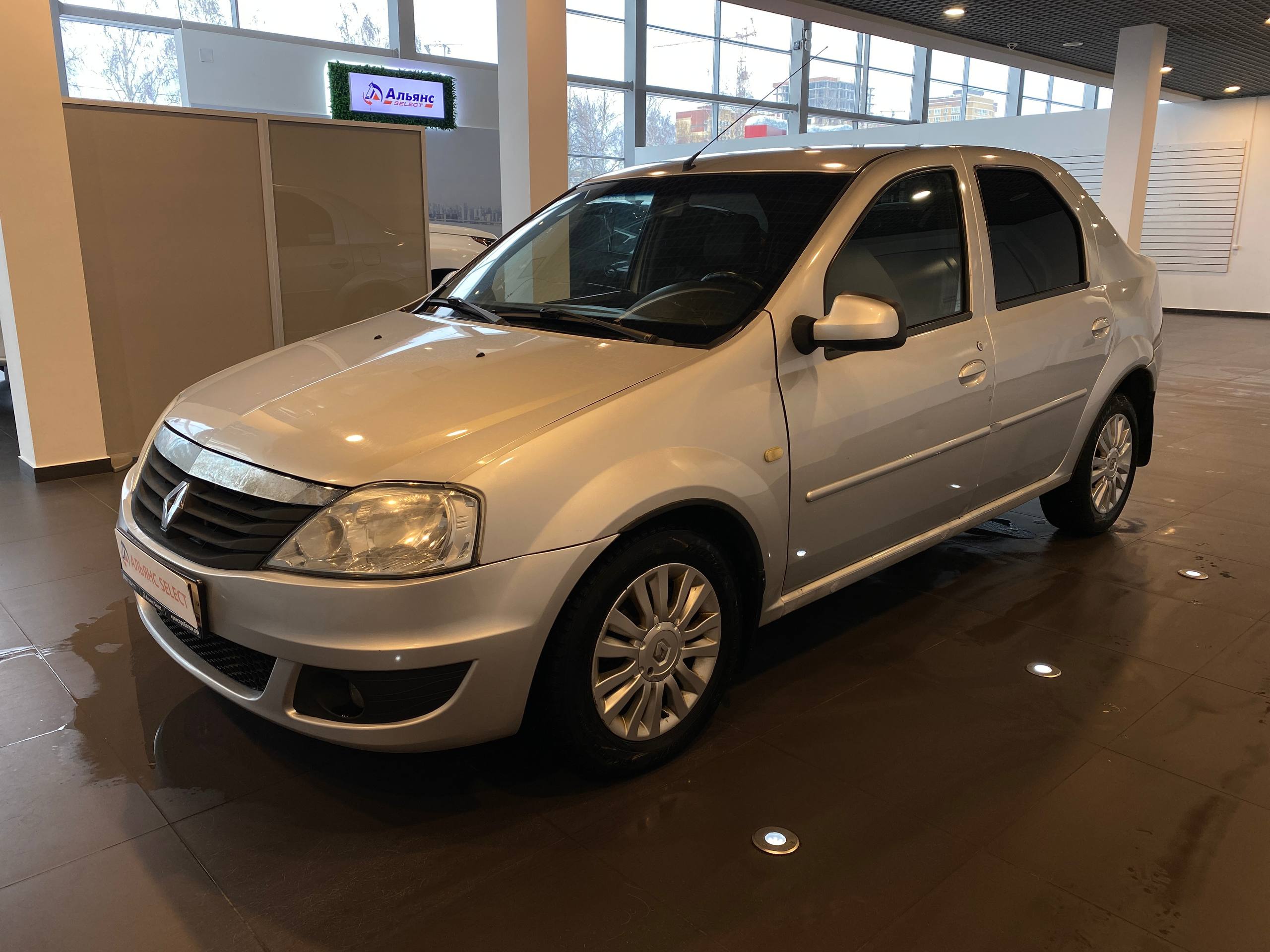 RENAULT LOGAN