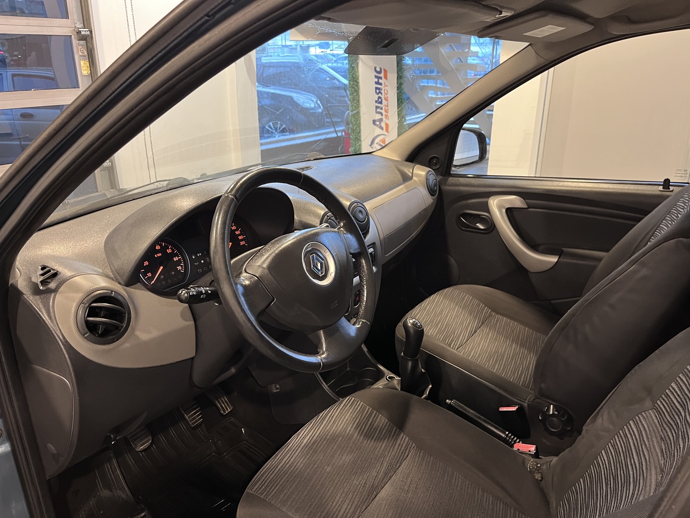 RENAULT LOGAN