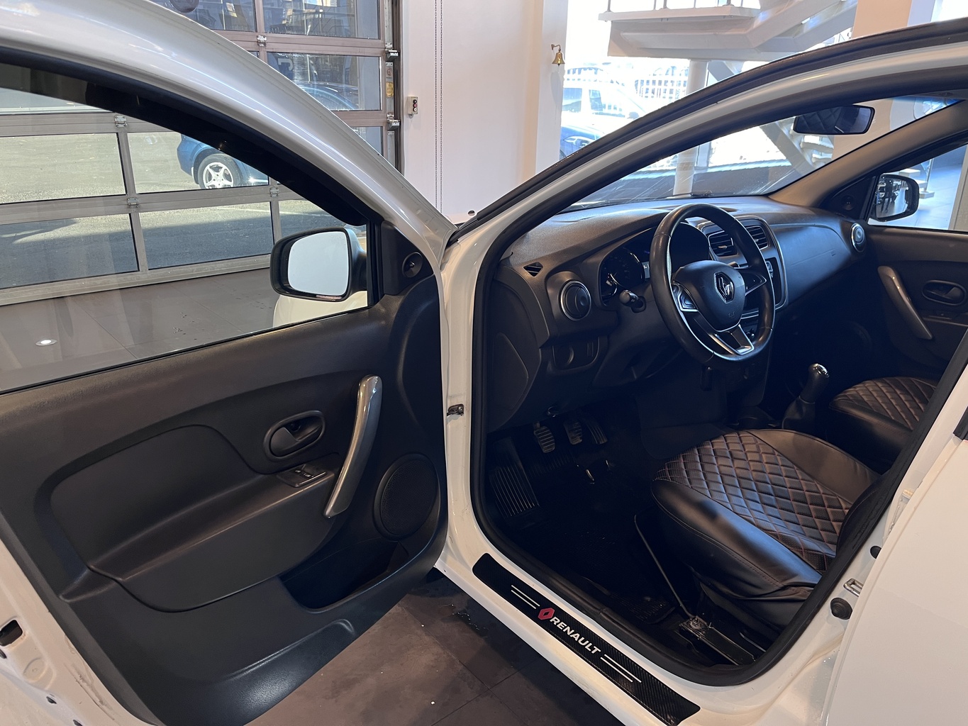 RENAULT LOGAN