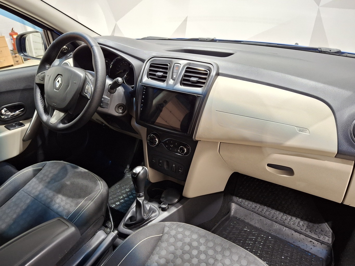 RENAULT LOGAN