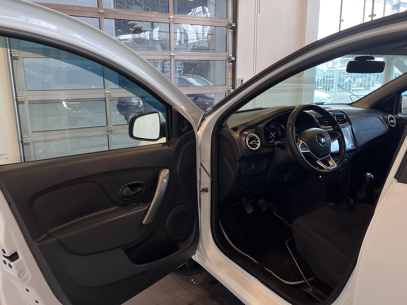 RENAULT LOGAN