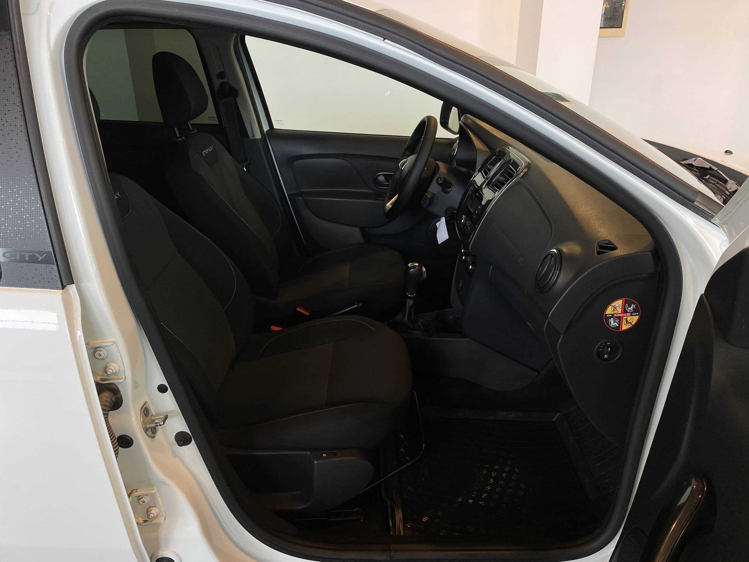 RENAULT LOGAN