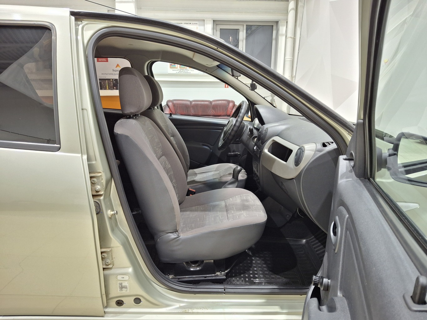 RENAULT SANDERO