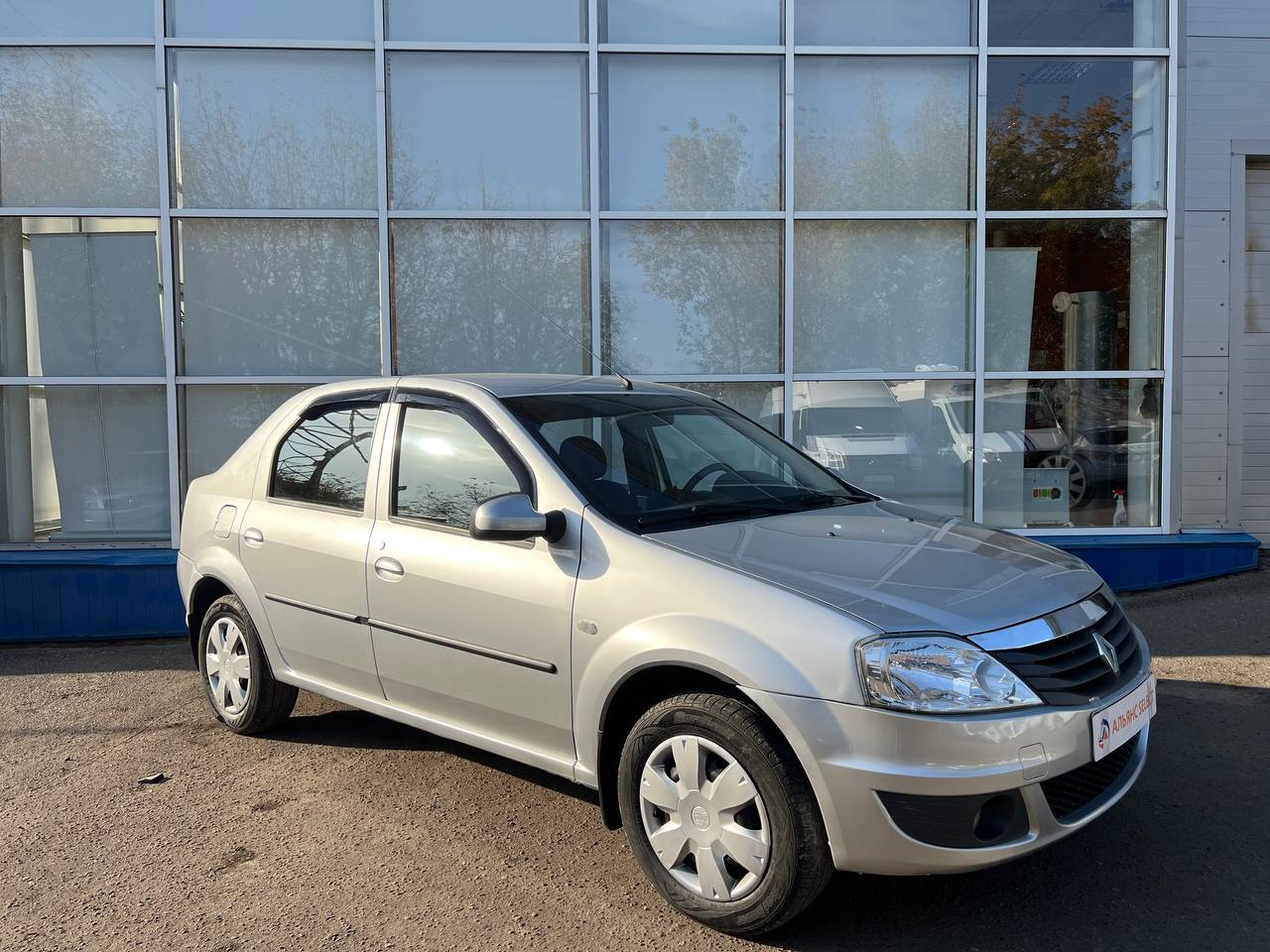 RENAULT LOGAN