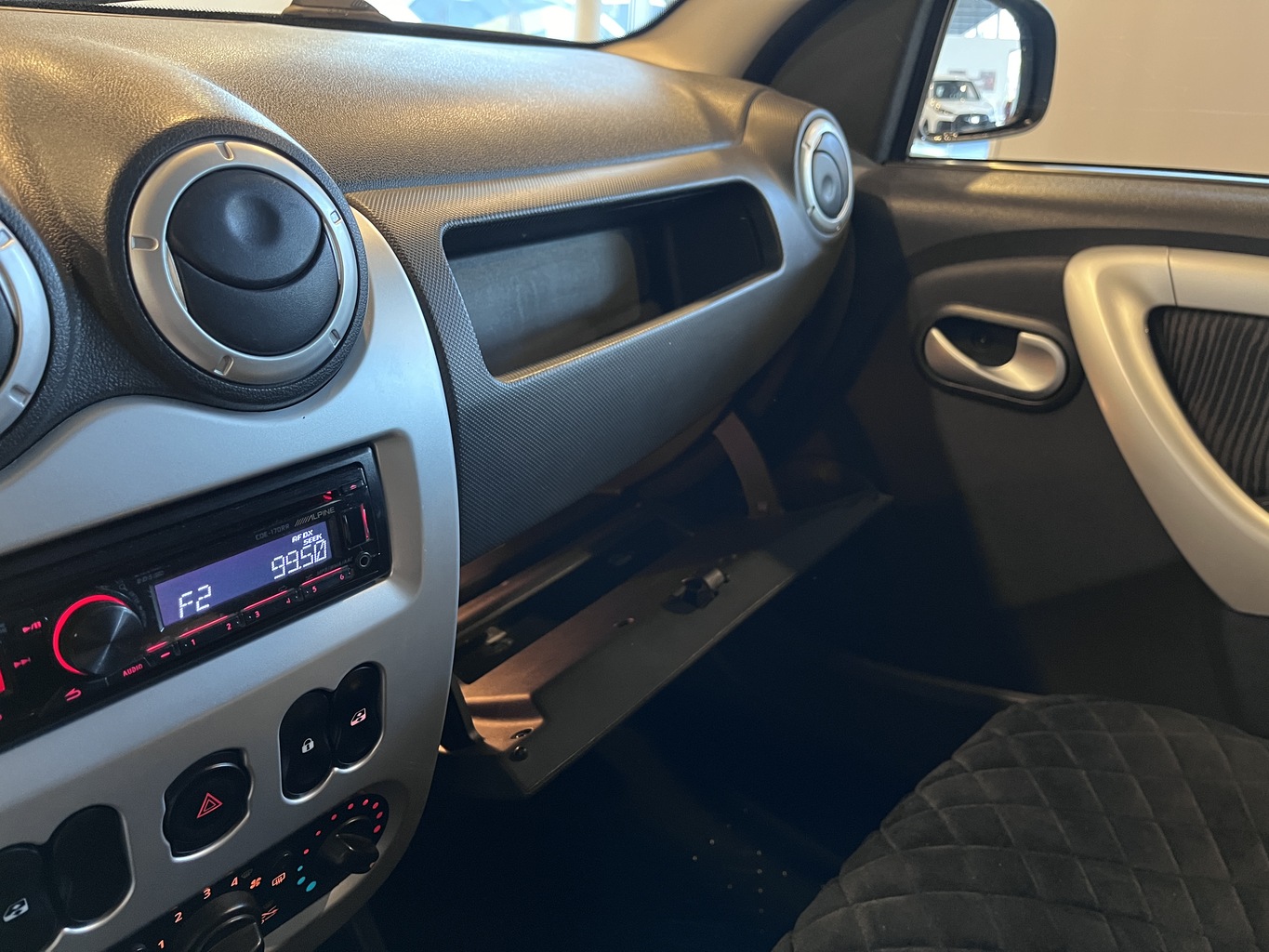 RENAULT LOGAN