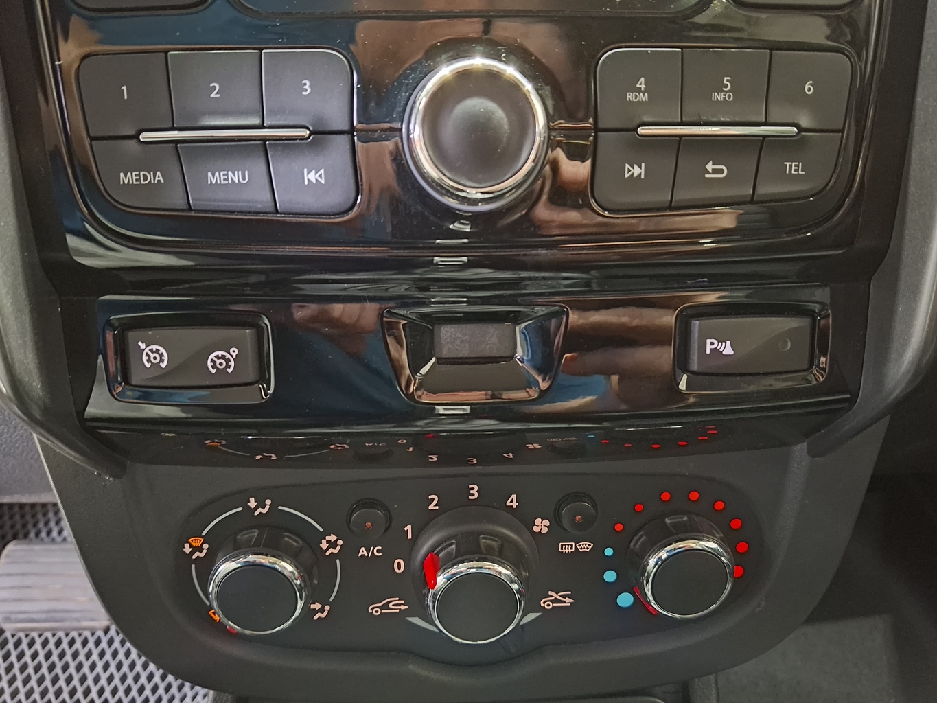 RENAULT DUSTER