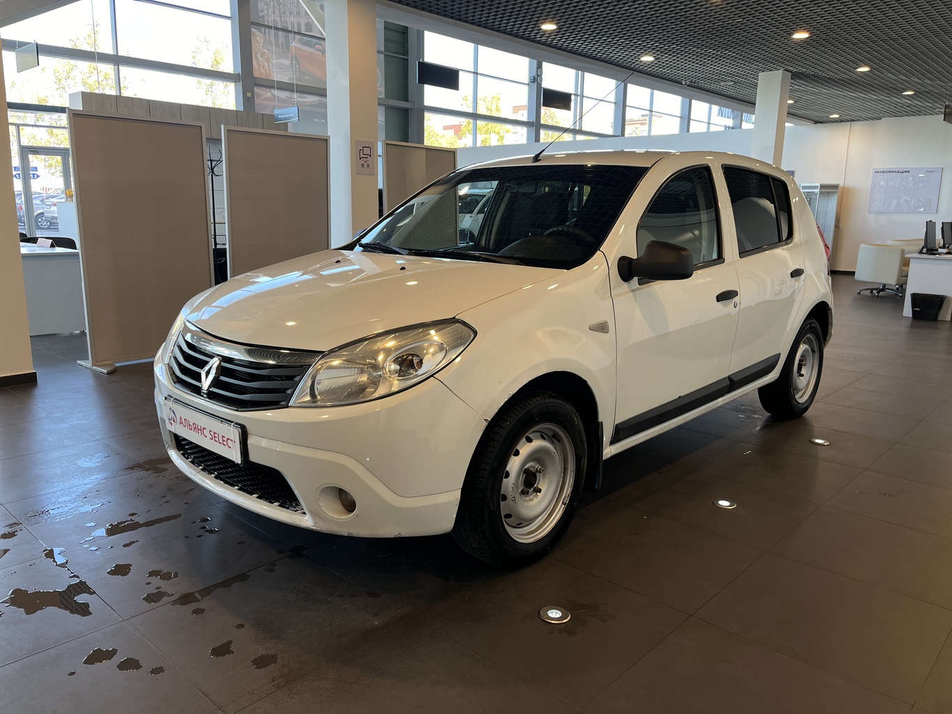 RENAULT SANDERO
