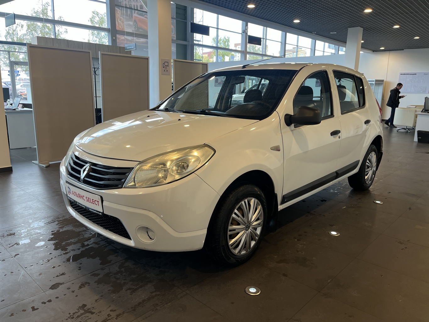 RENAULT SANDERO