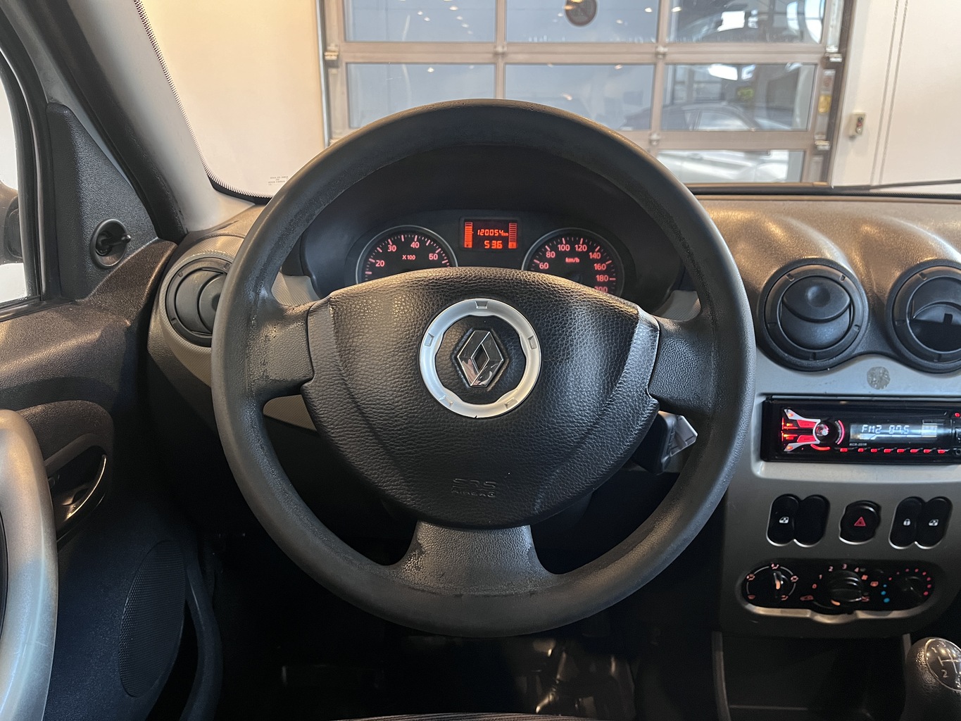 RENAULT SANDERO