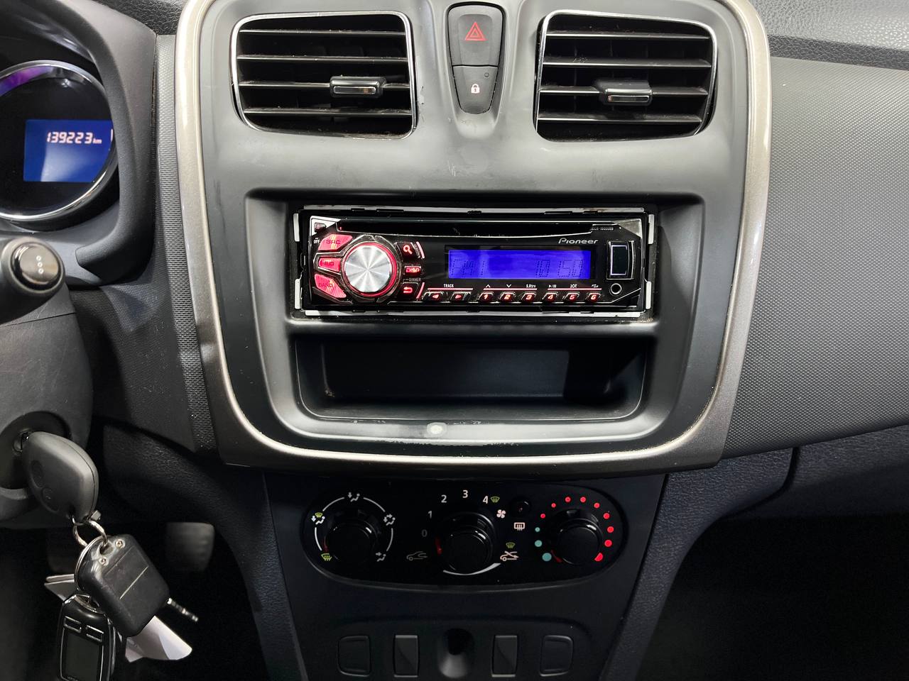 RENAULT LOGAN