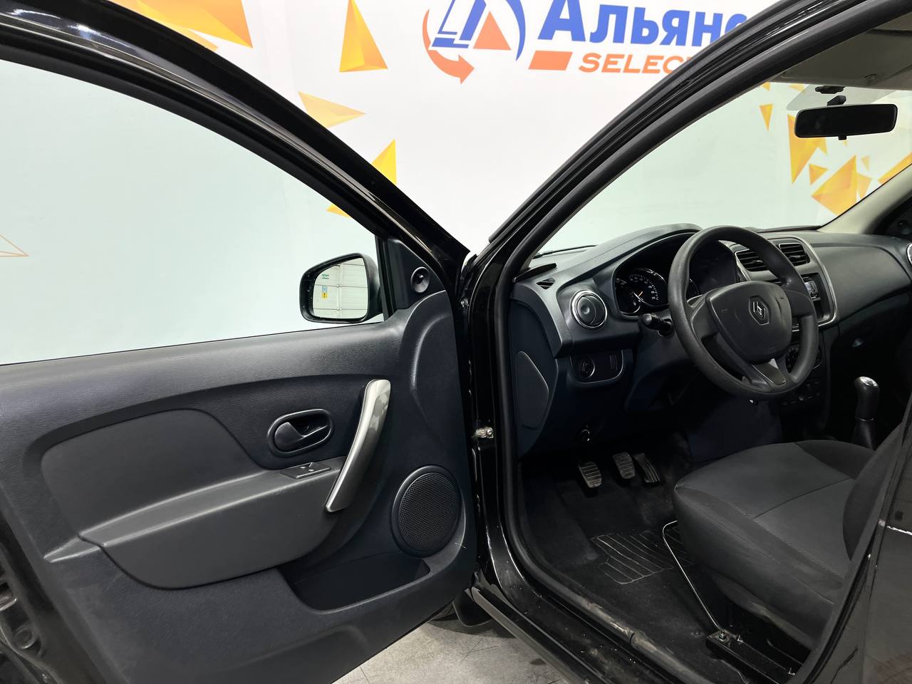 RENAULT LOGAN
