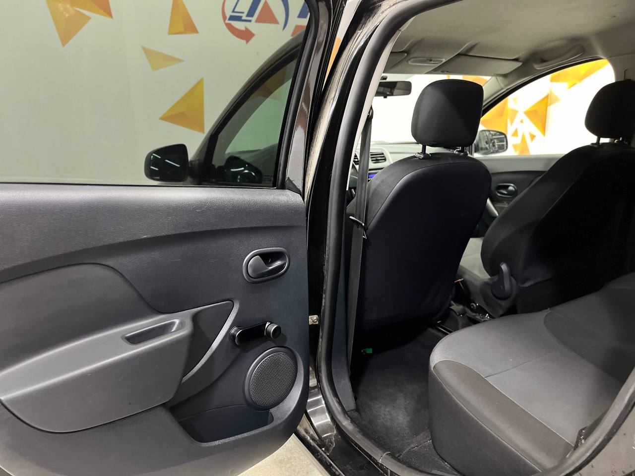 RENAULT LOGAN