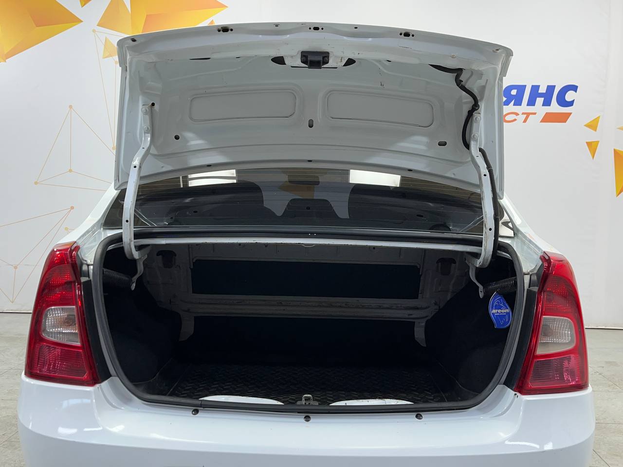 RENAULT LOGAN