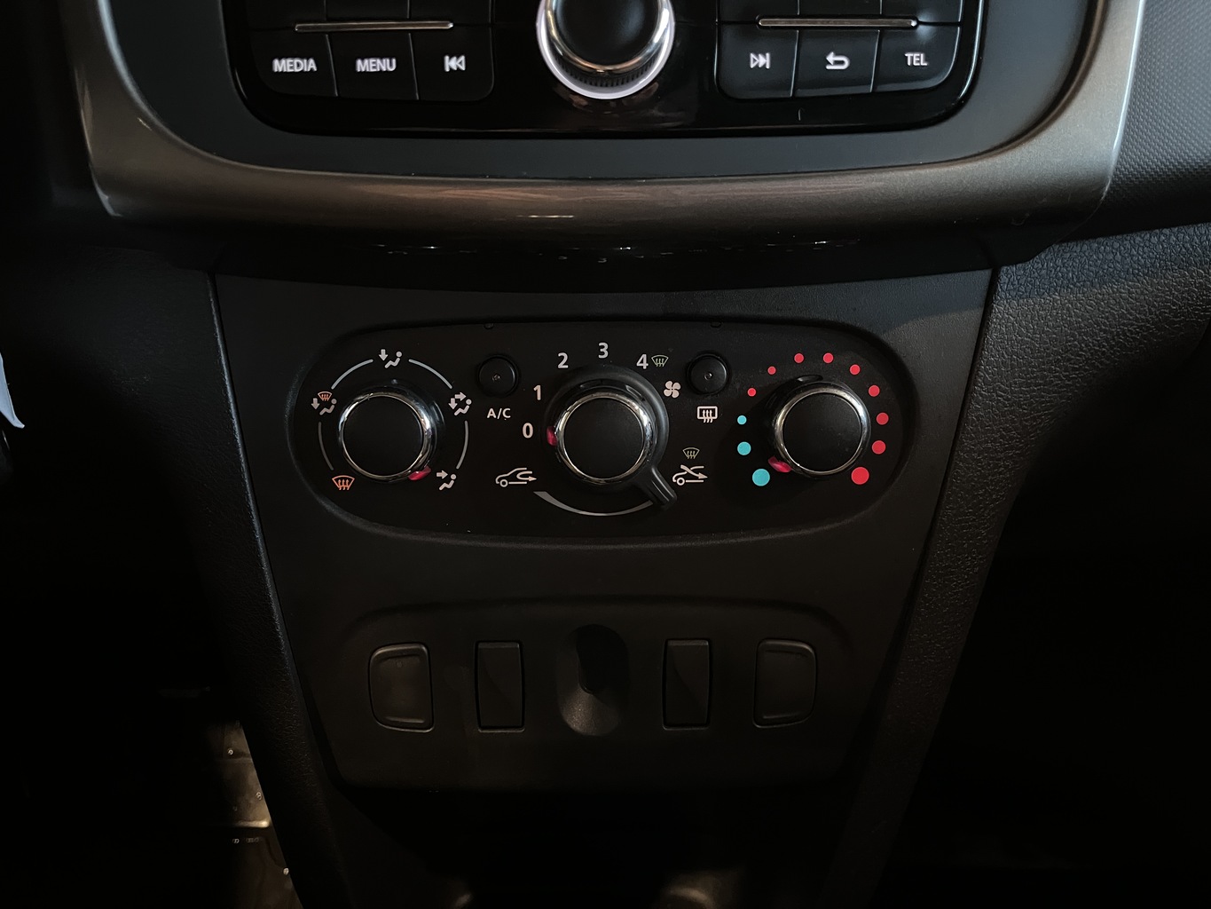 RENAULT SANDERO