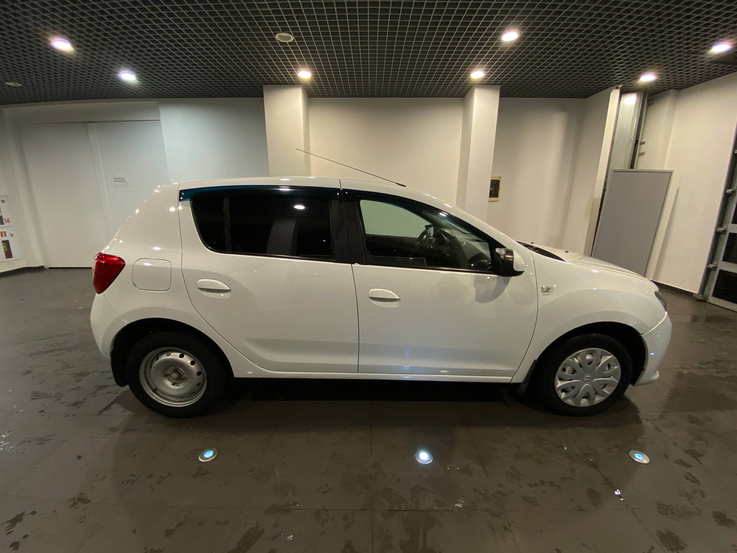 RENAULT SANDERO