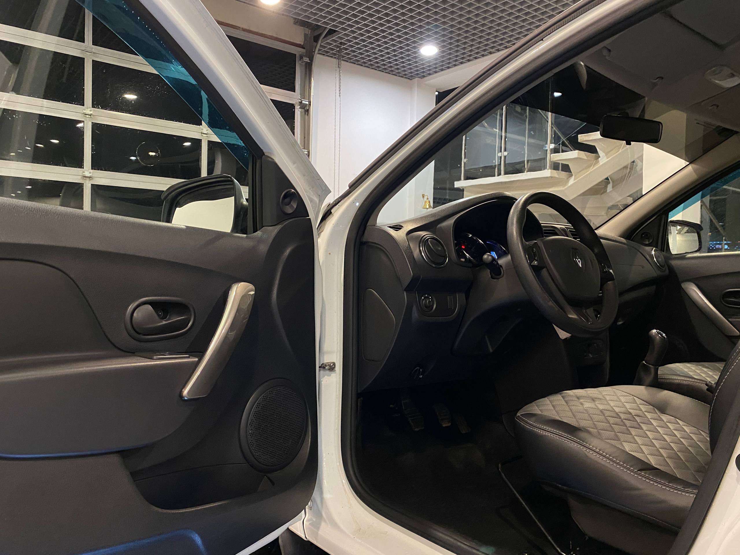 RENAULT SANDERO