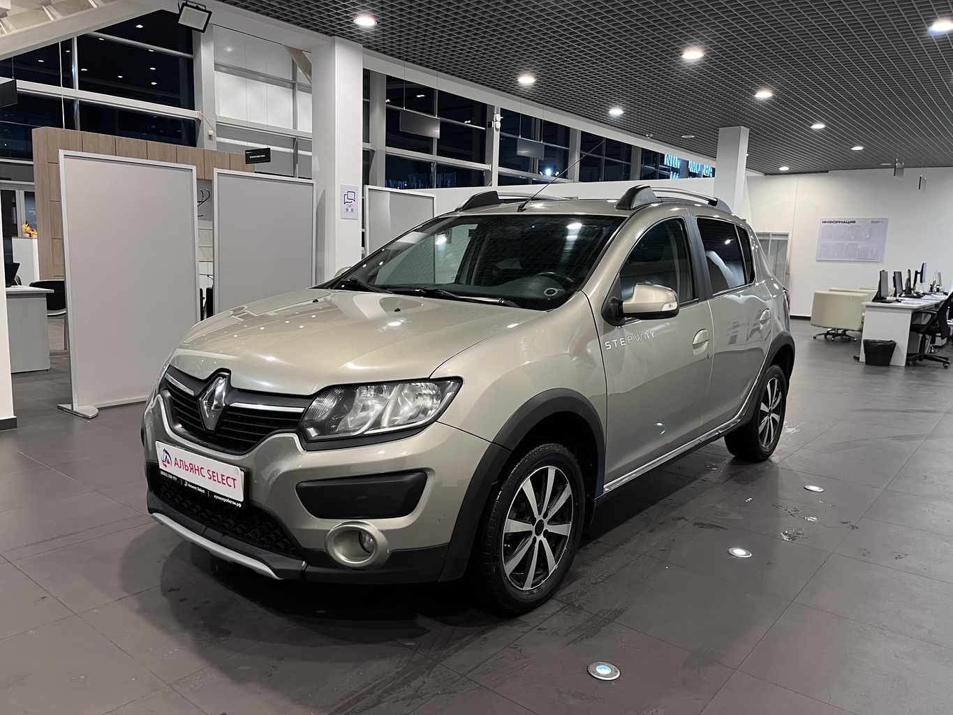RENAULT SANDERO