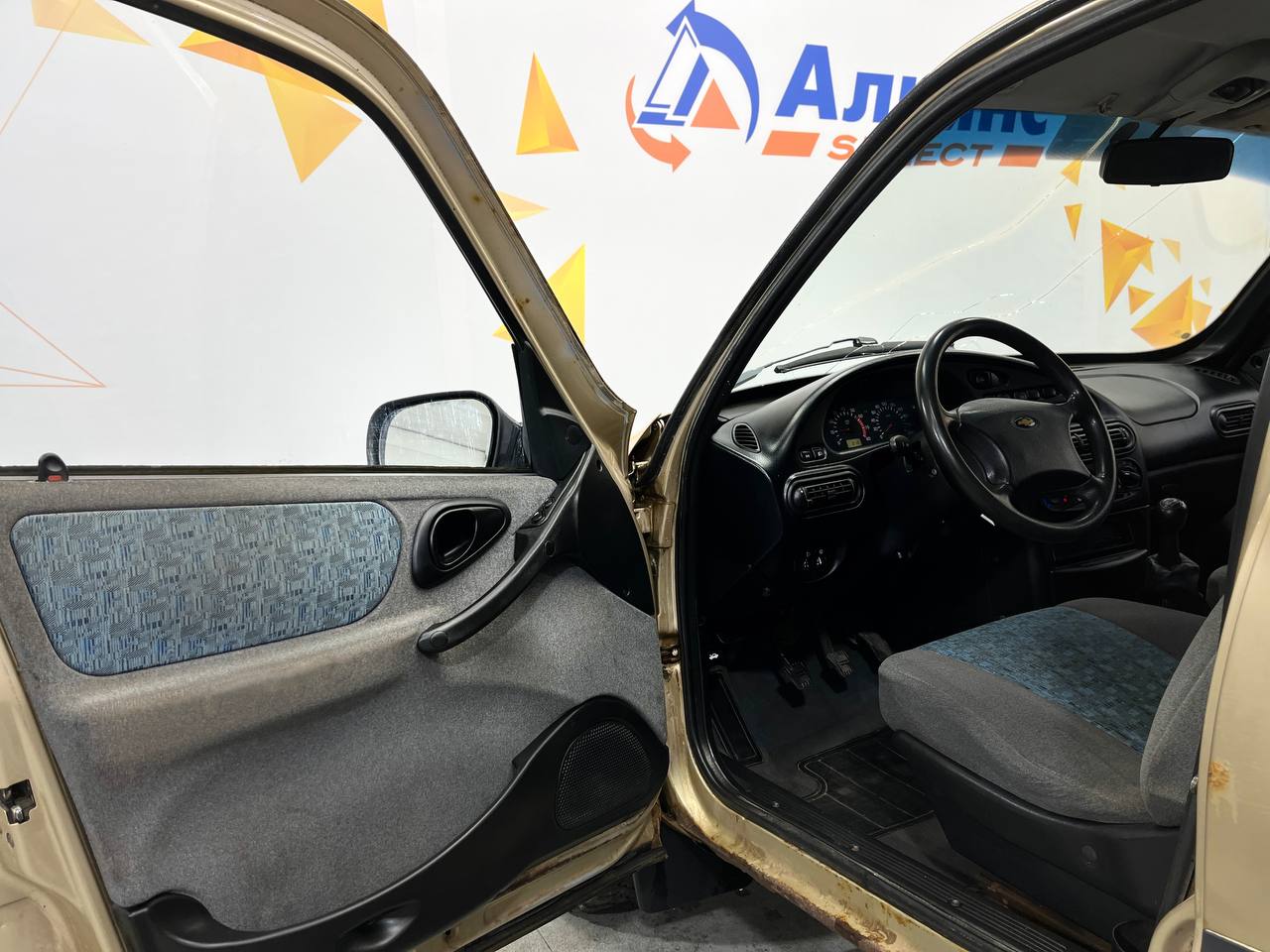 CHEVROLET NIVA