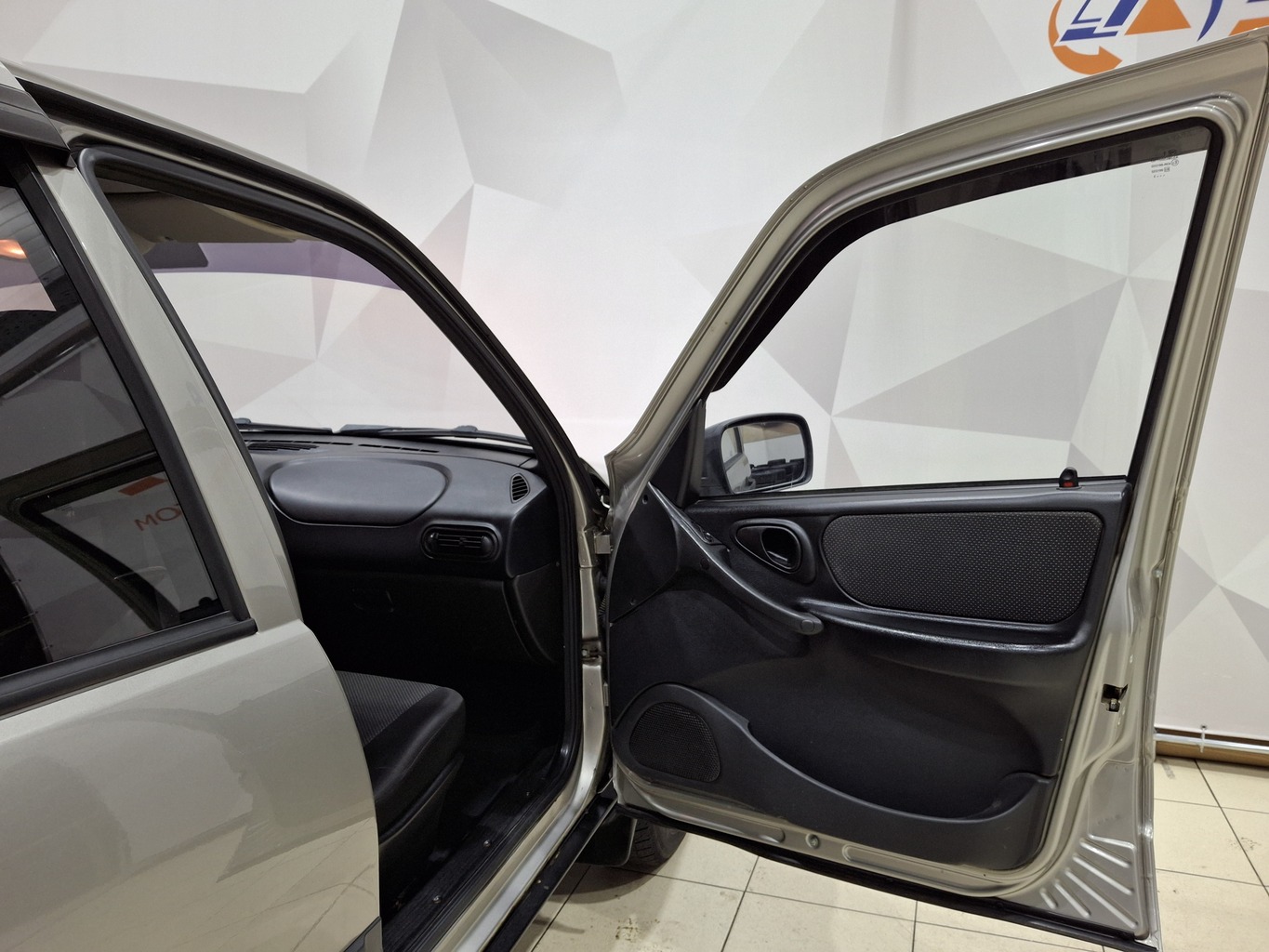 CHEVROLET NIVA