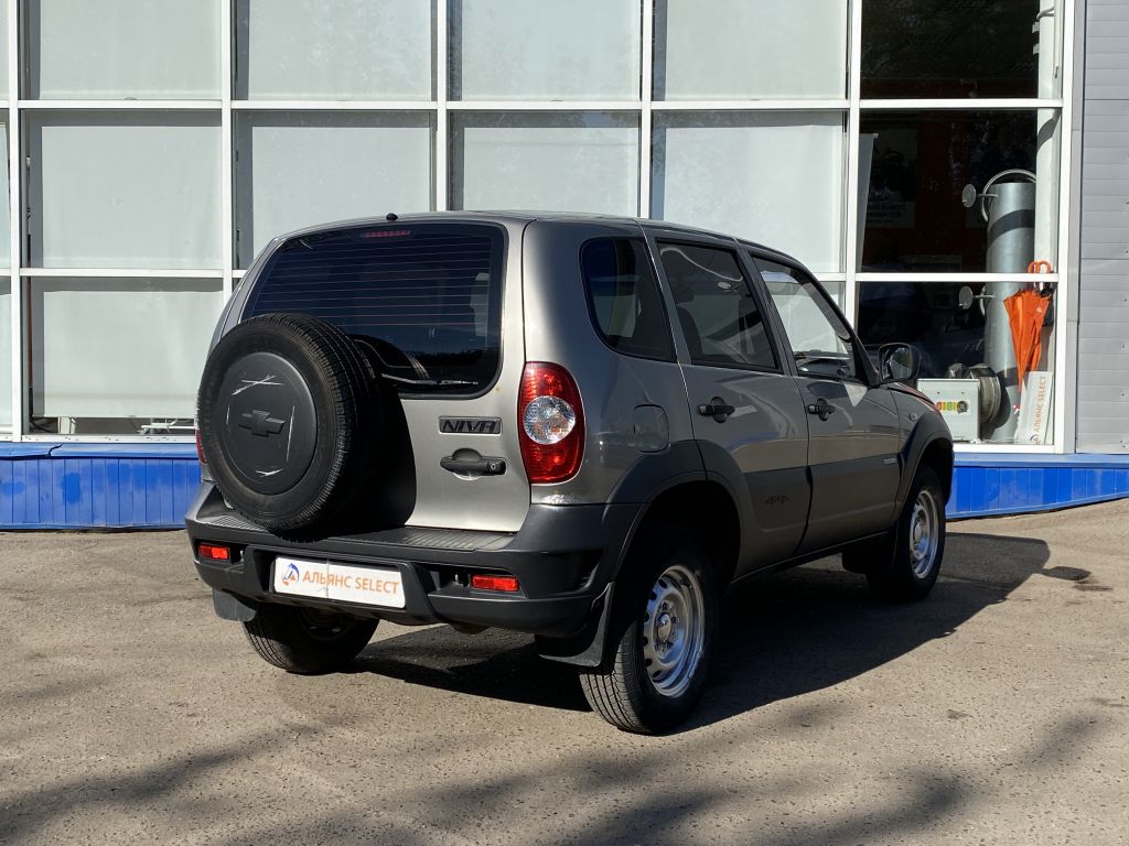 CHEVROLET NIVA