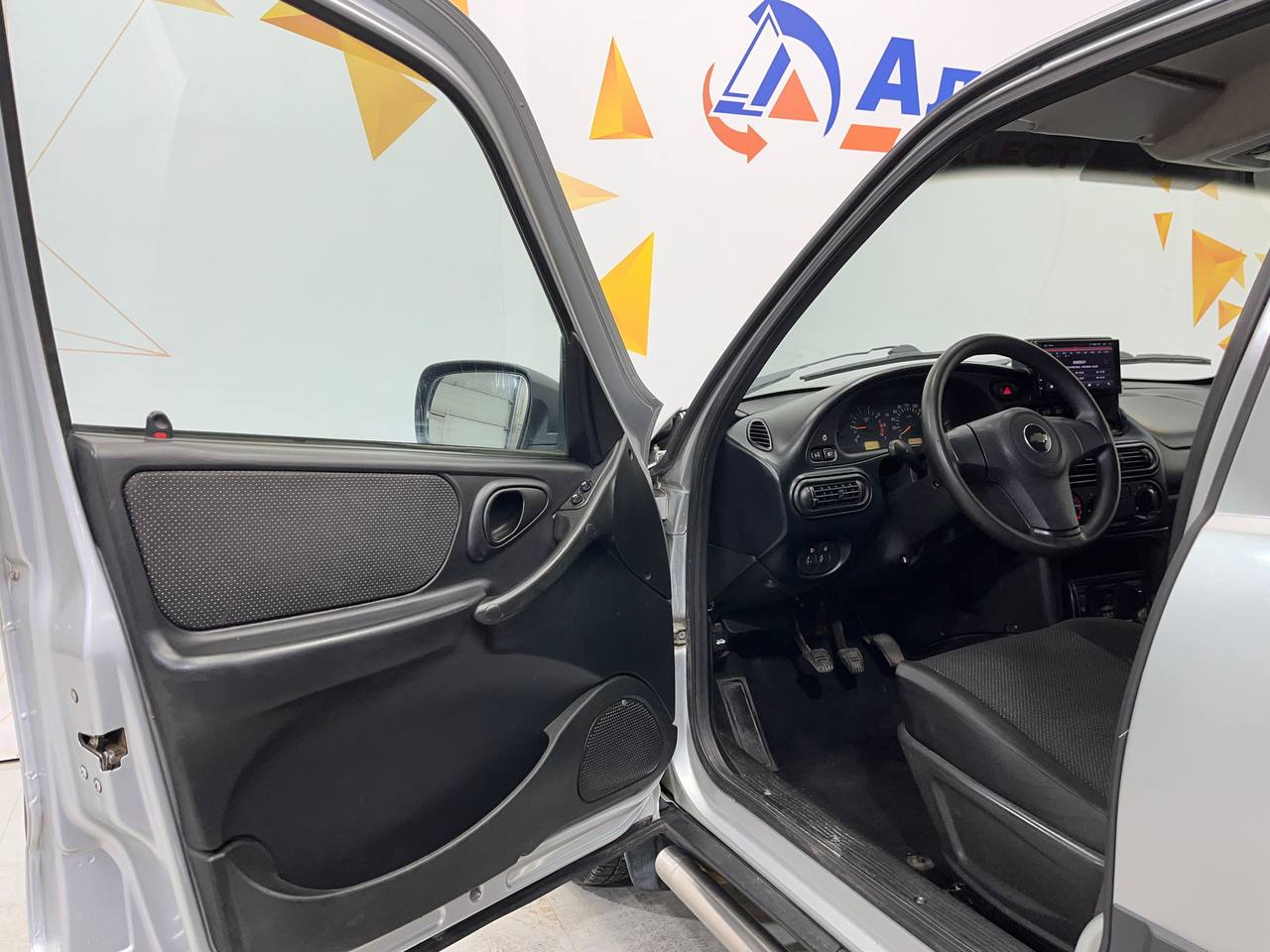 CHEVROLET NIVA