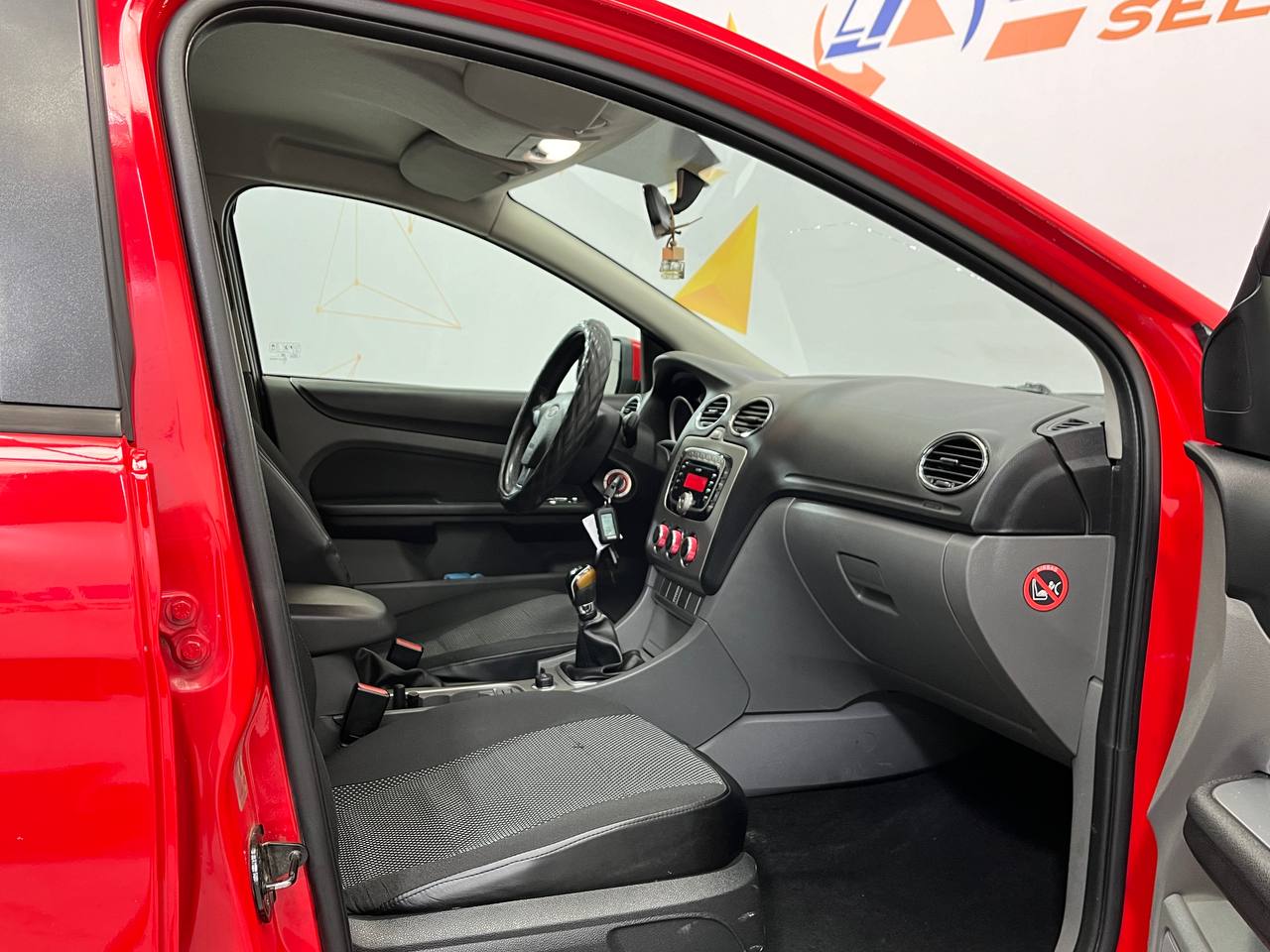 FORD FOCUS