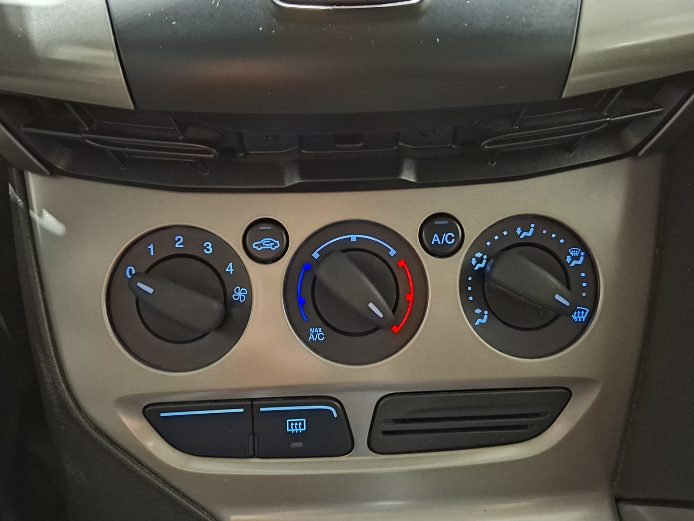 FORD FOCUS