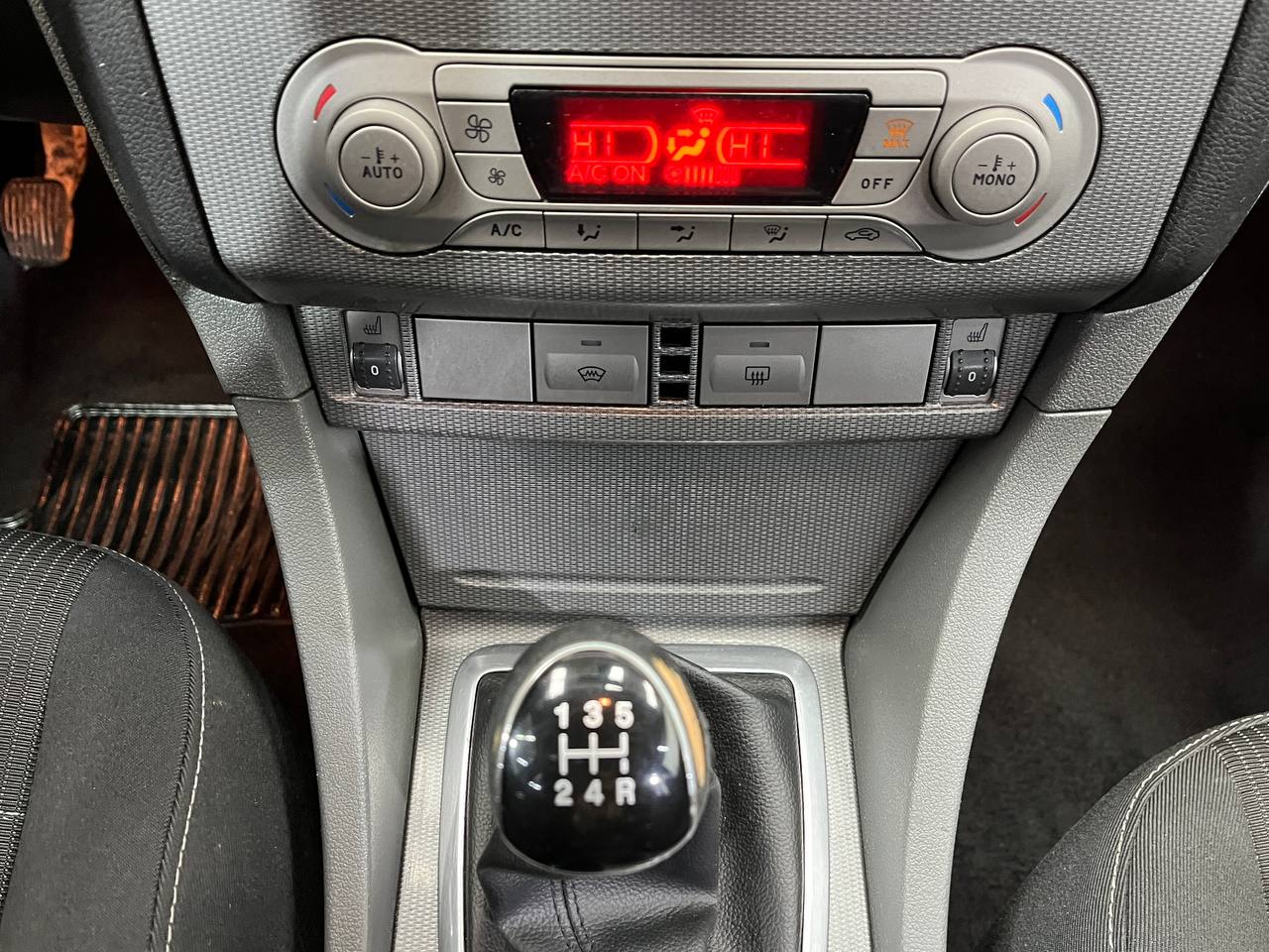 FORD FOCUS