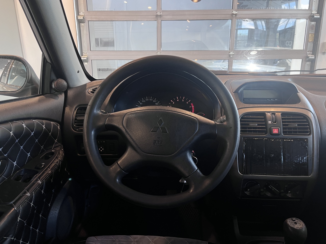 MITSUBISHI CARISMA