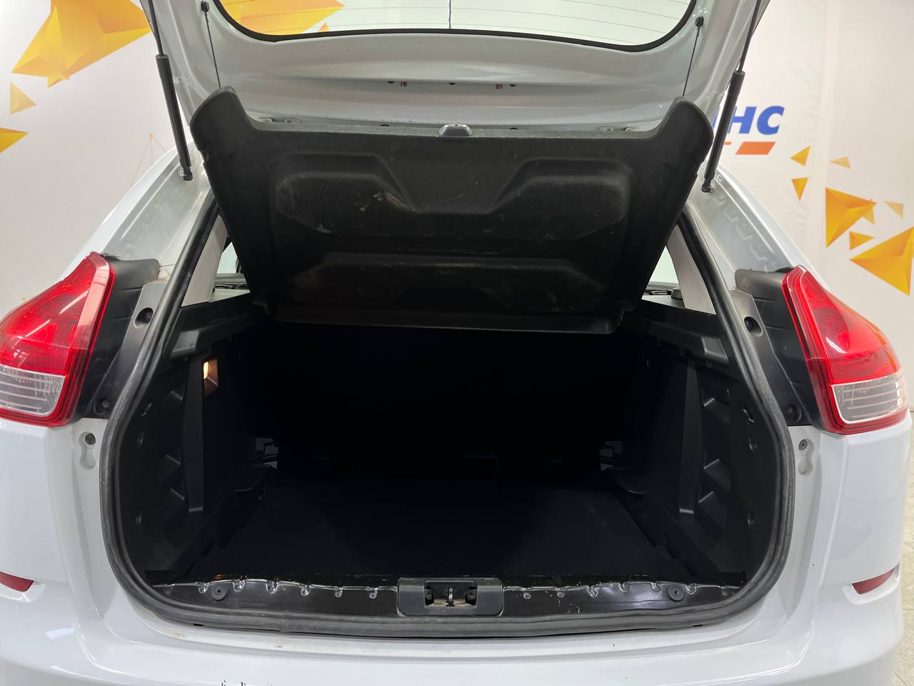 LADA XRAY