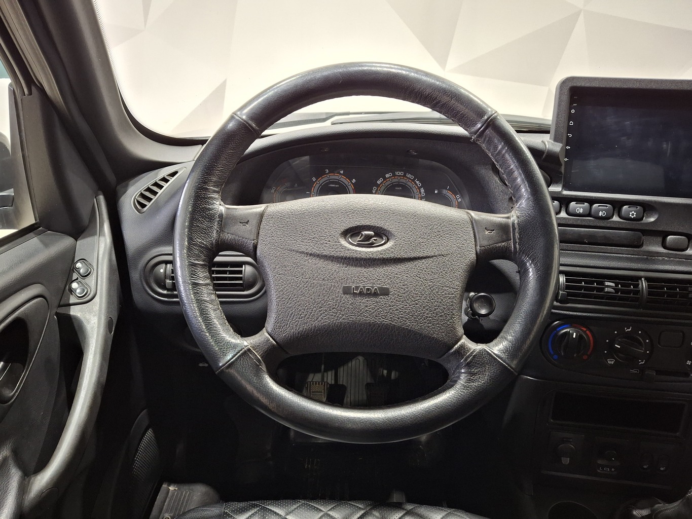 LADA NIVA TRAVEL