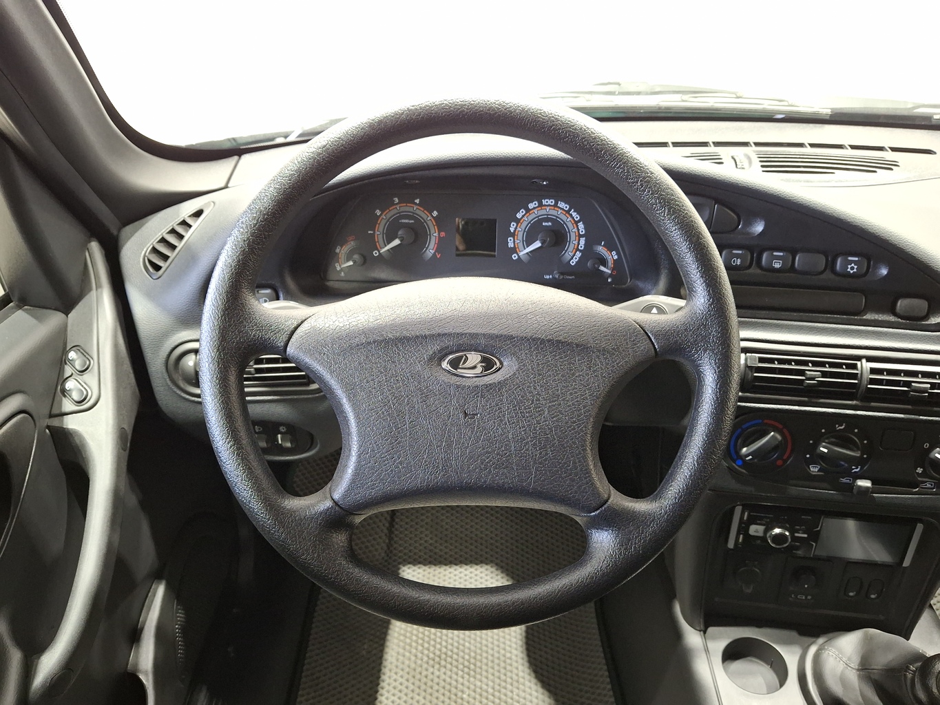 LADA NIVA TRAVEL