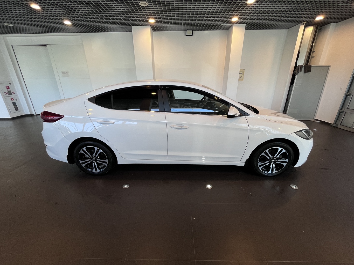 HYUNDAI ELANTRA
